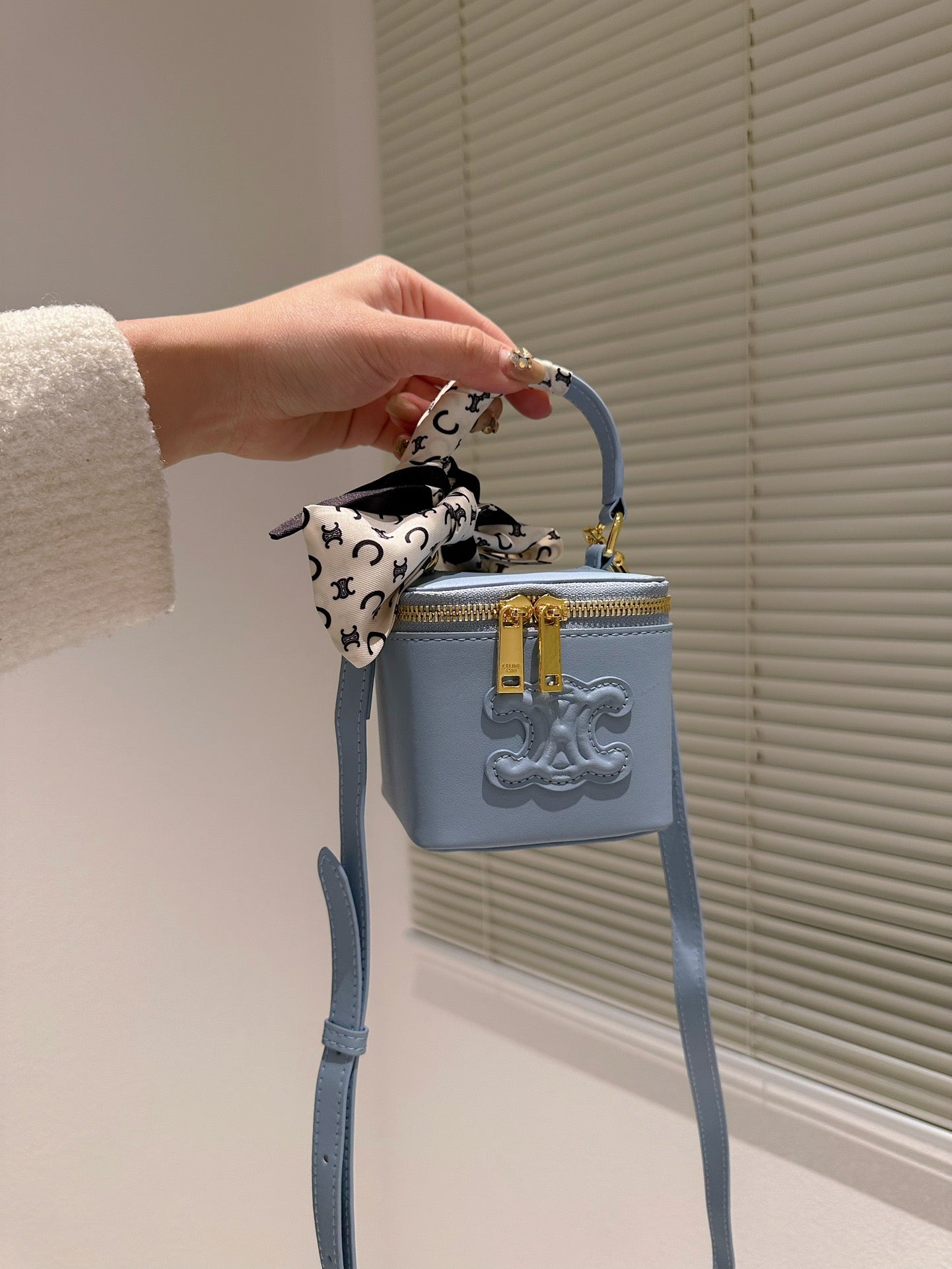 Minimalist box bag