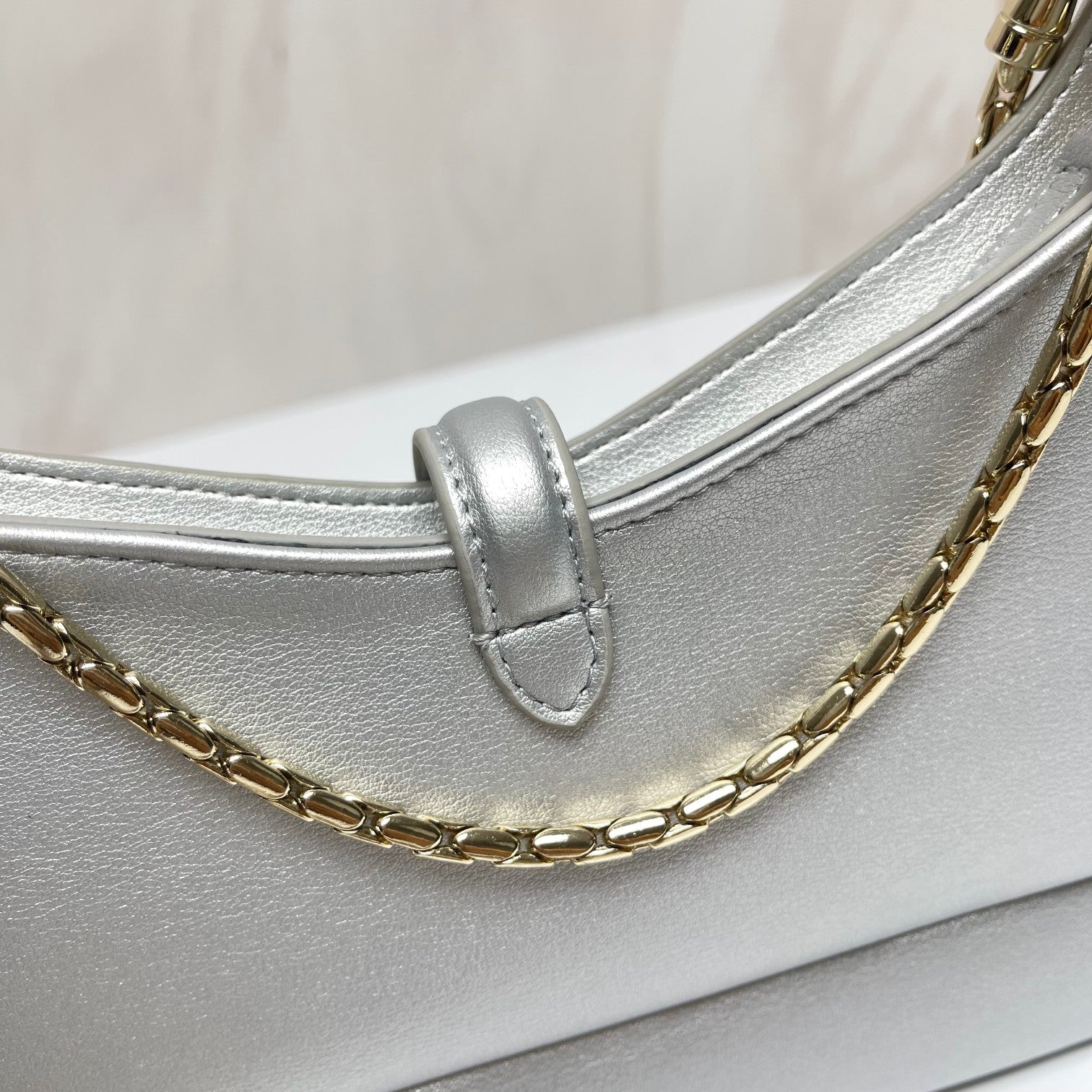 Bul* chain bag