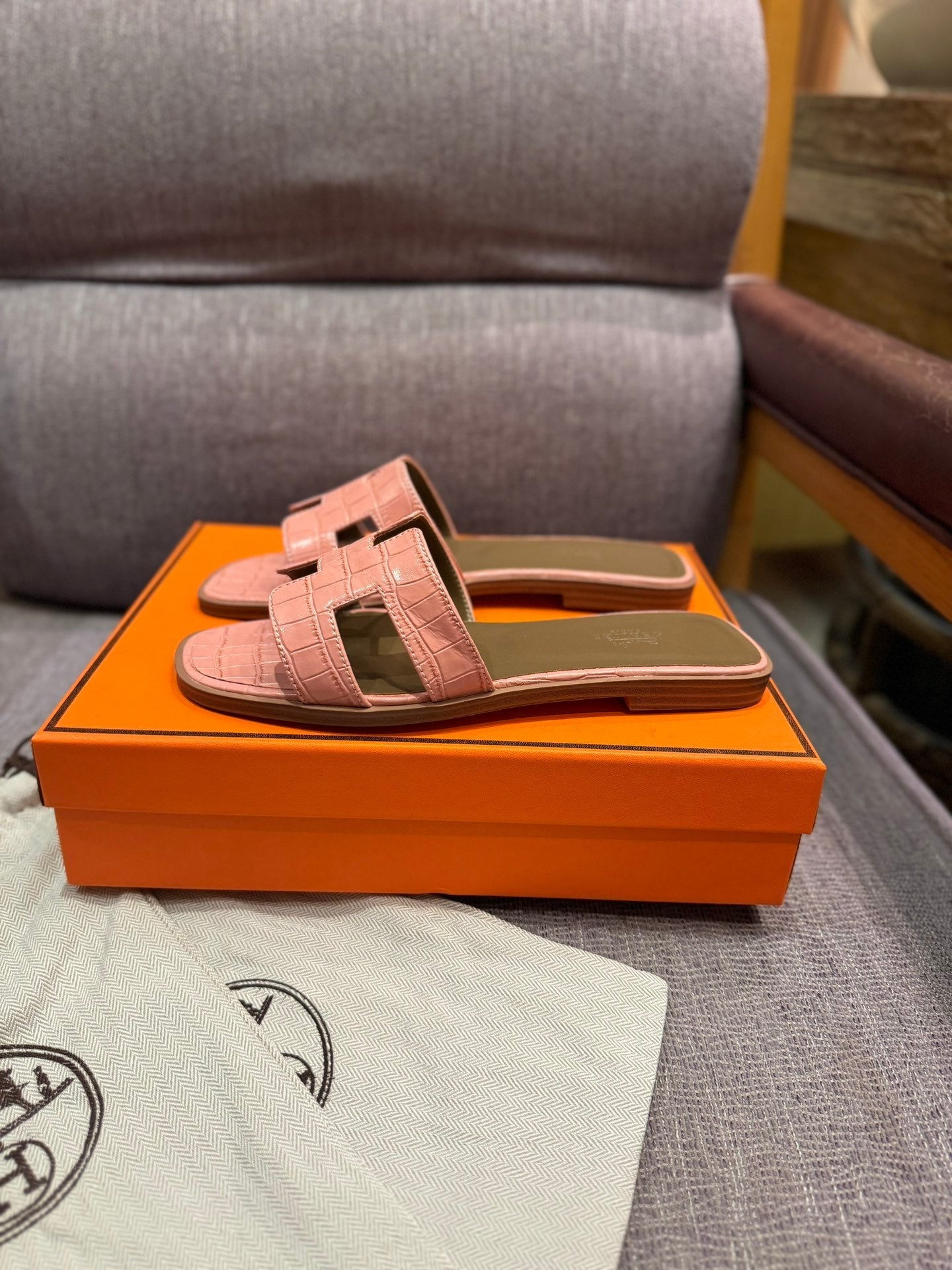 HE*24 new early spring slippers