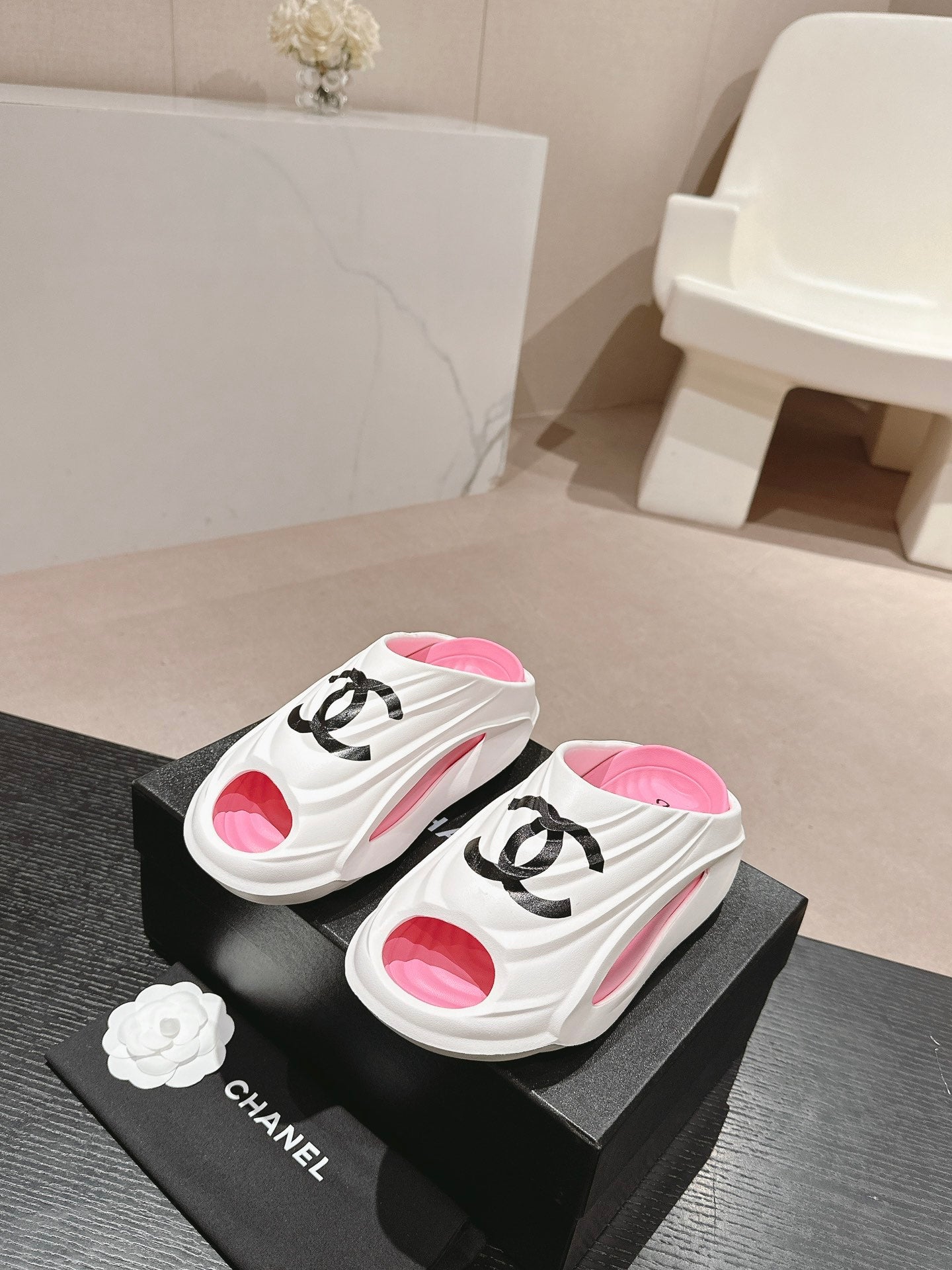 CHA* Outdoor Fish Mouth Slippers