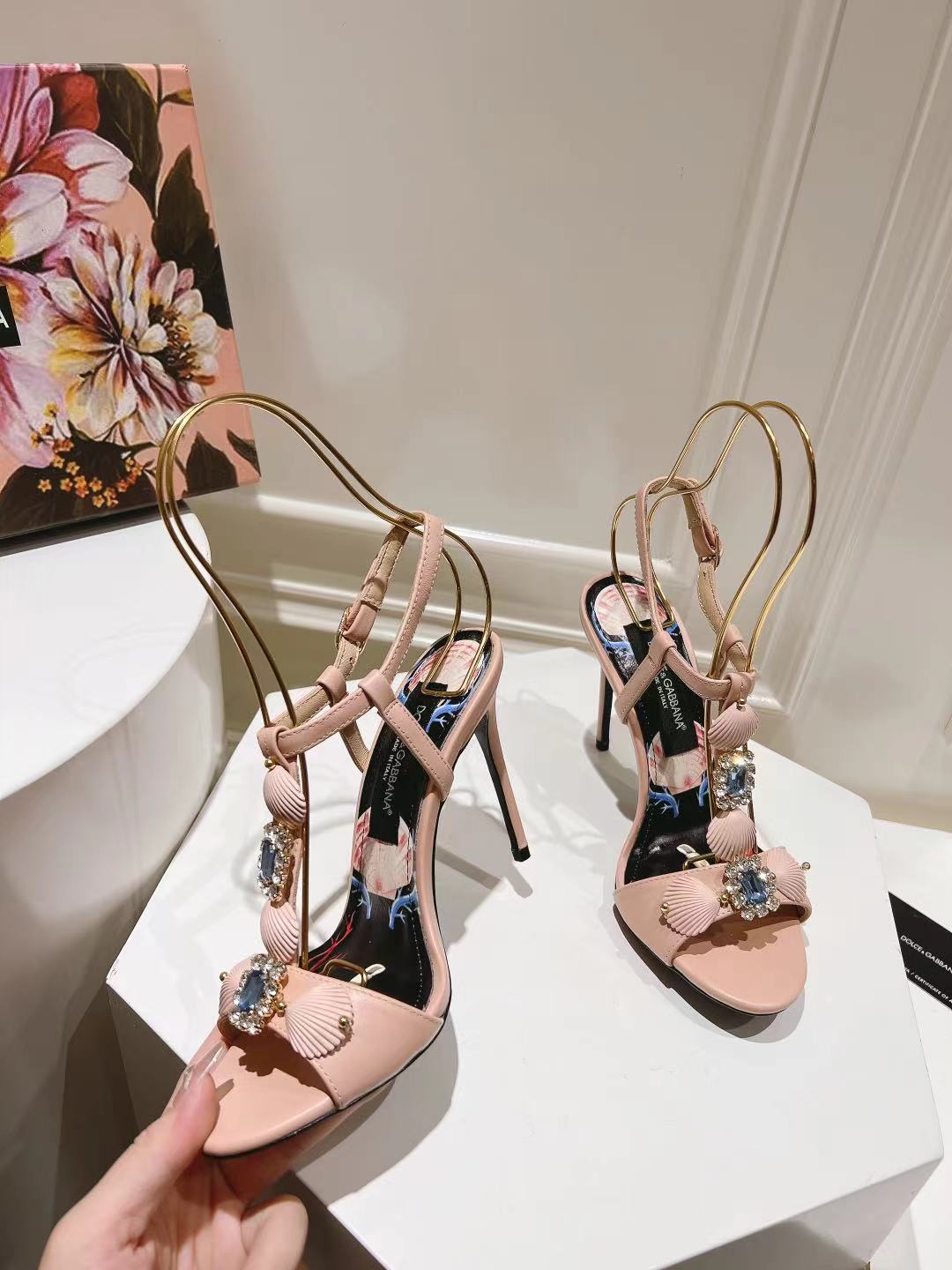 Dolc* & Gabb* 24 new high-heeled sandals
