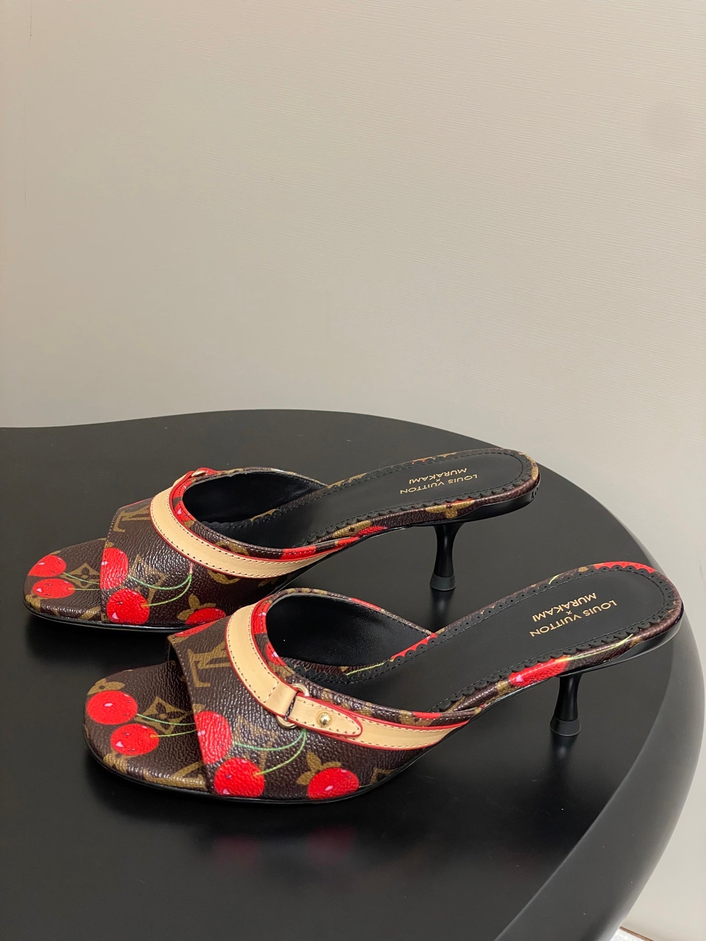 LOU* 25SS Slides VIP
