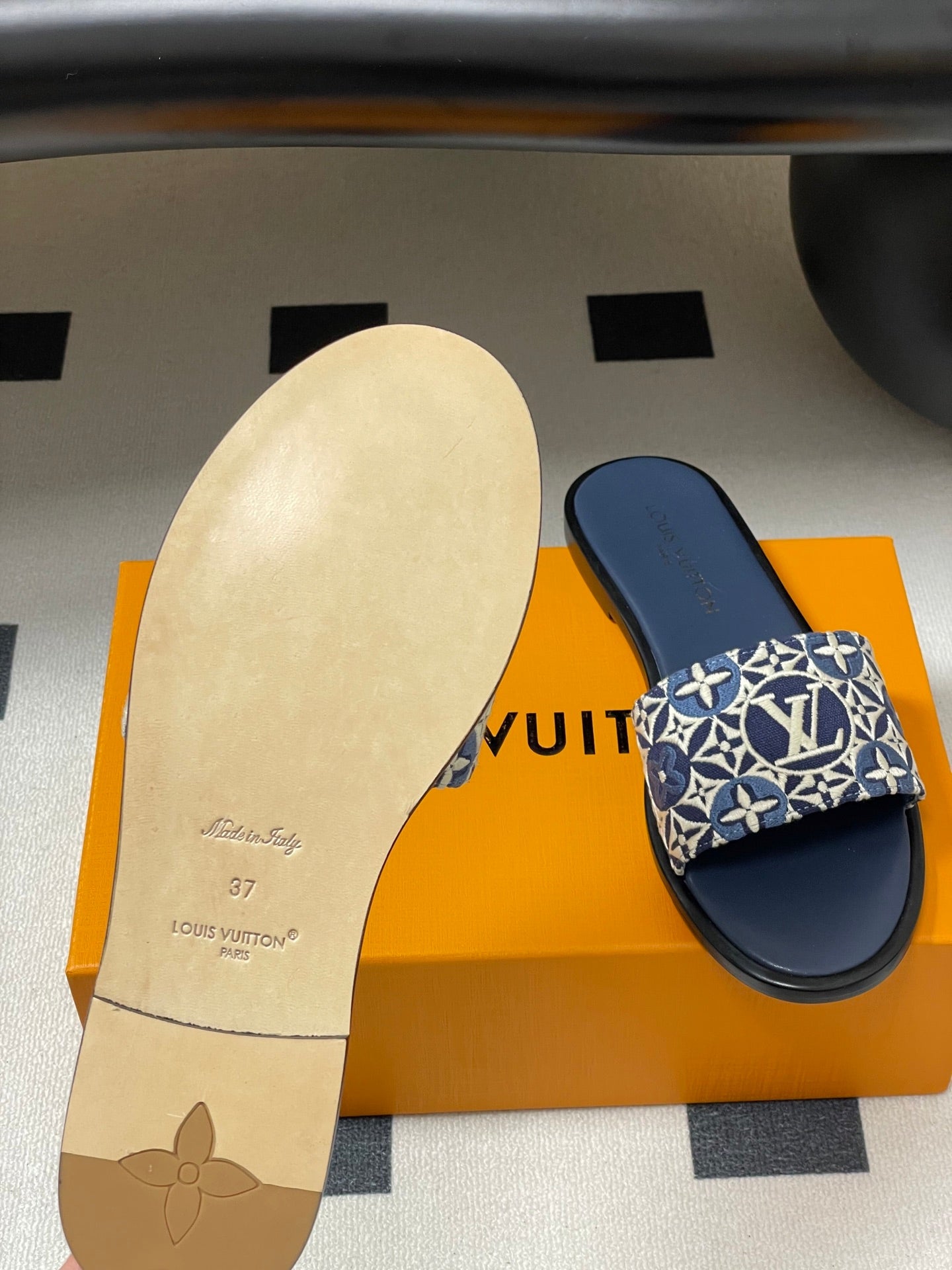 LOU* 25SS embroidered flat slippers VIP