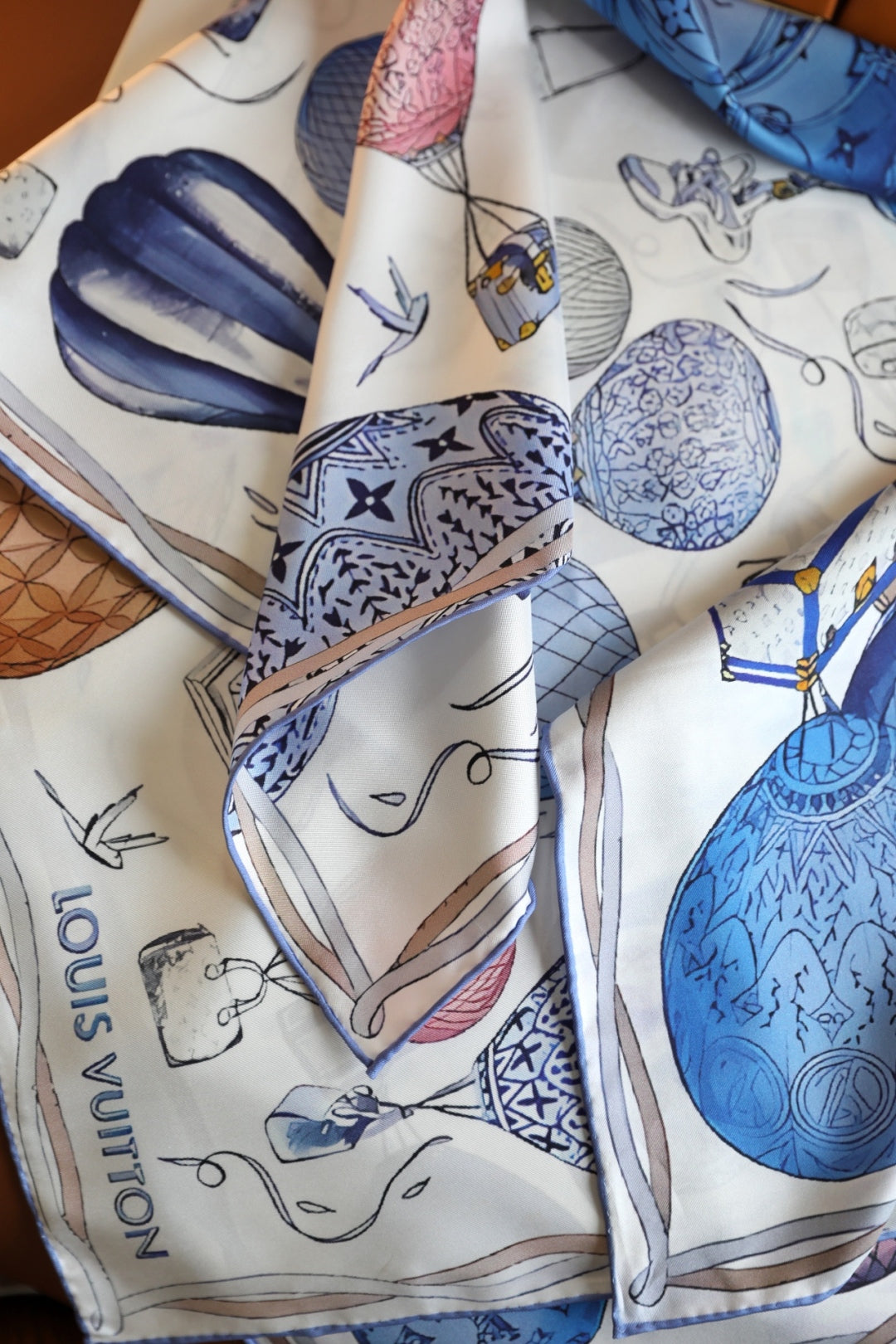 LOU* 25SS scarf