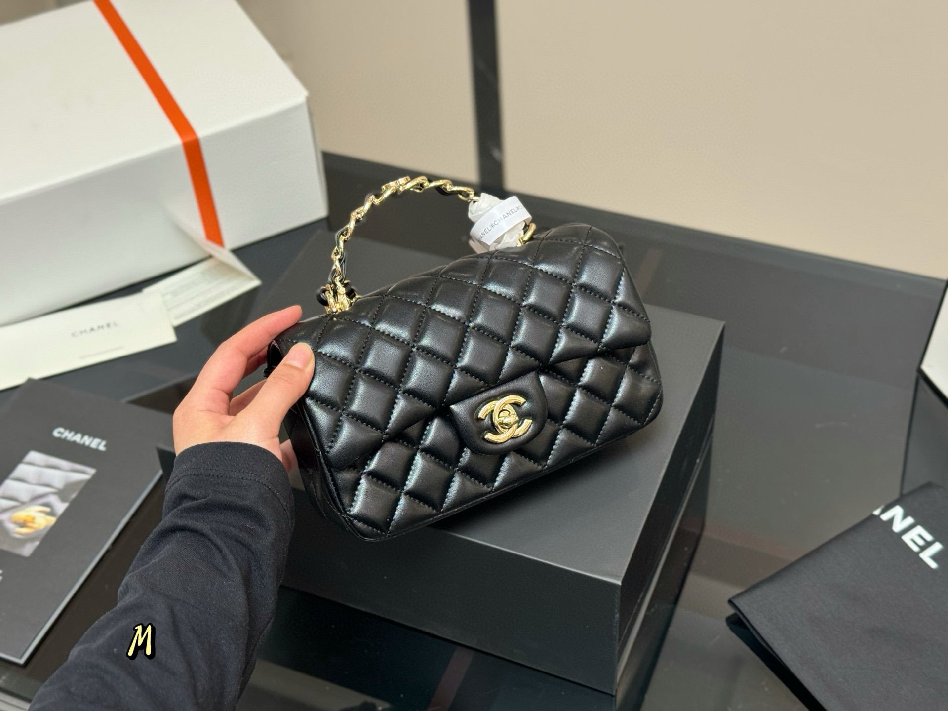 CHAN* 25SS Handle Chain Bag