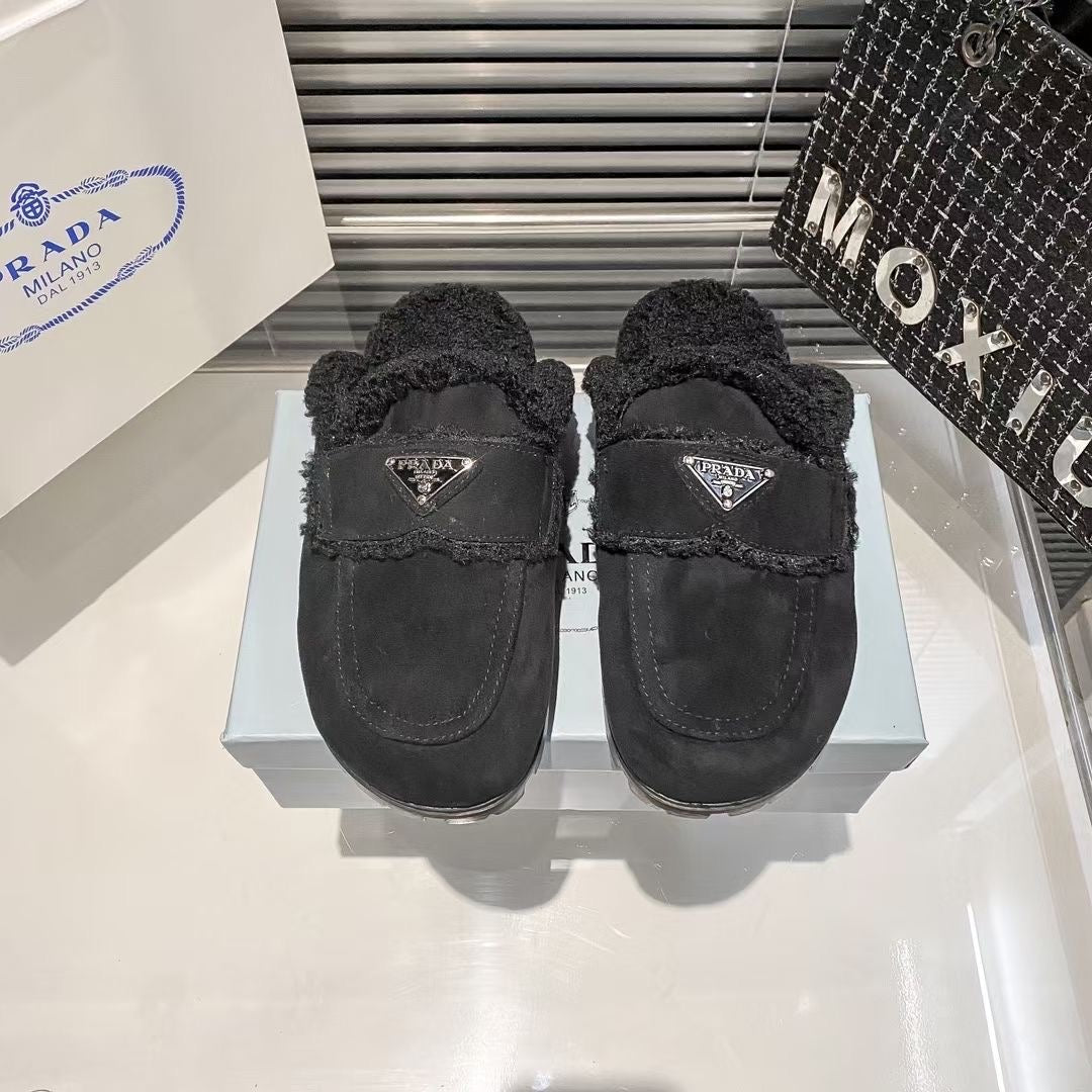 PRA* Fleece Slippers