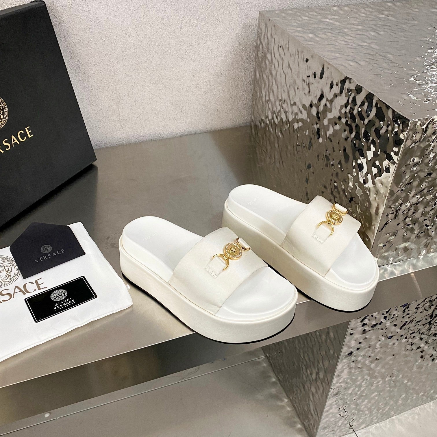 New waterproof platform  V    VIP1:1