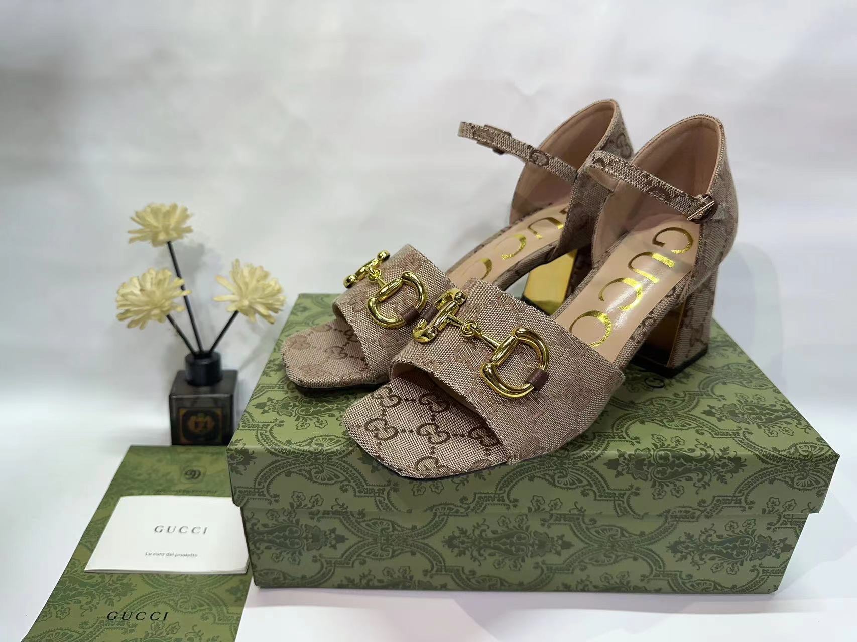 New CU summer hollow sandals