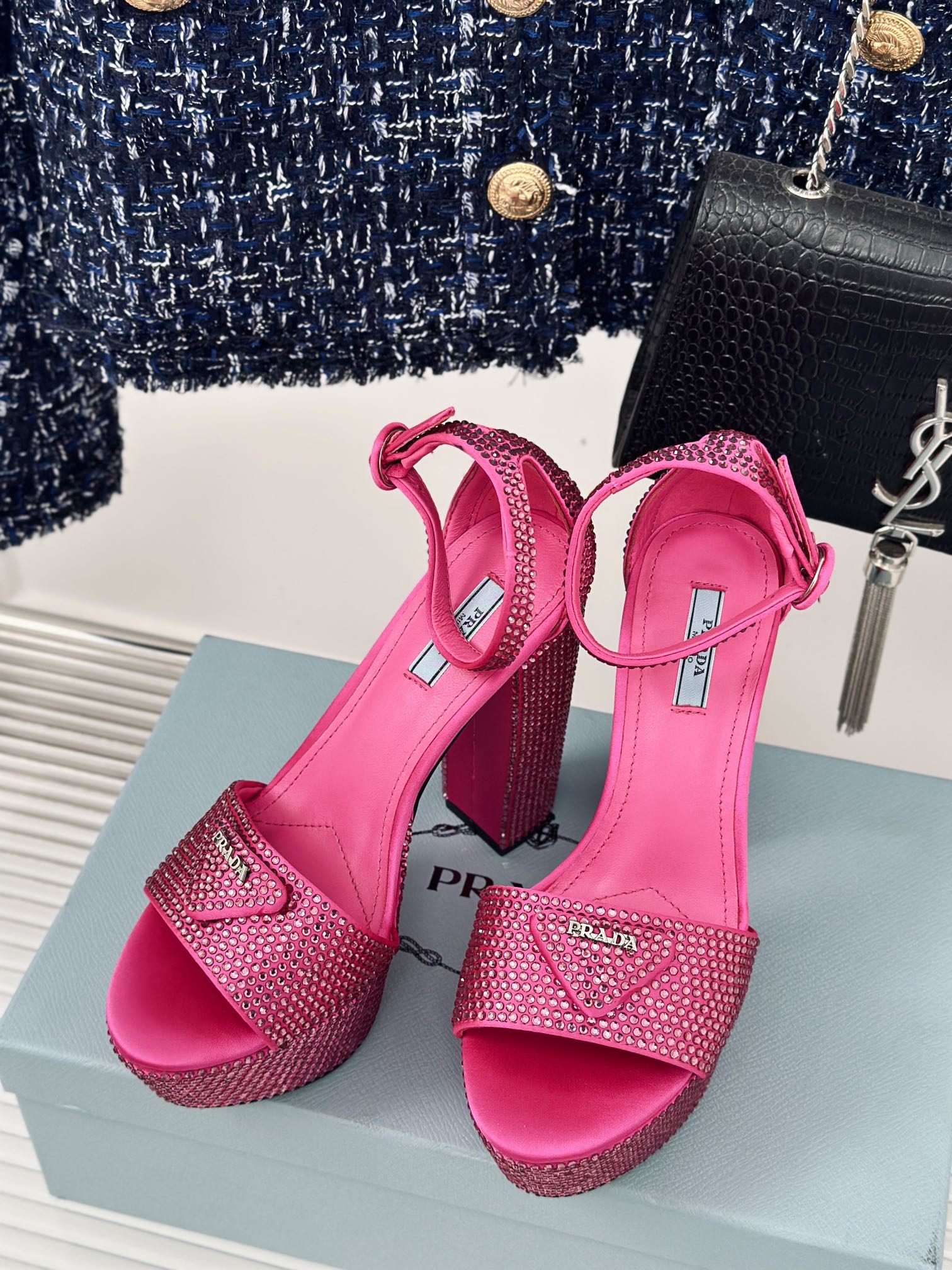 P new triangle rhinestone shoesVIP1:1