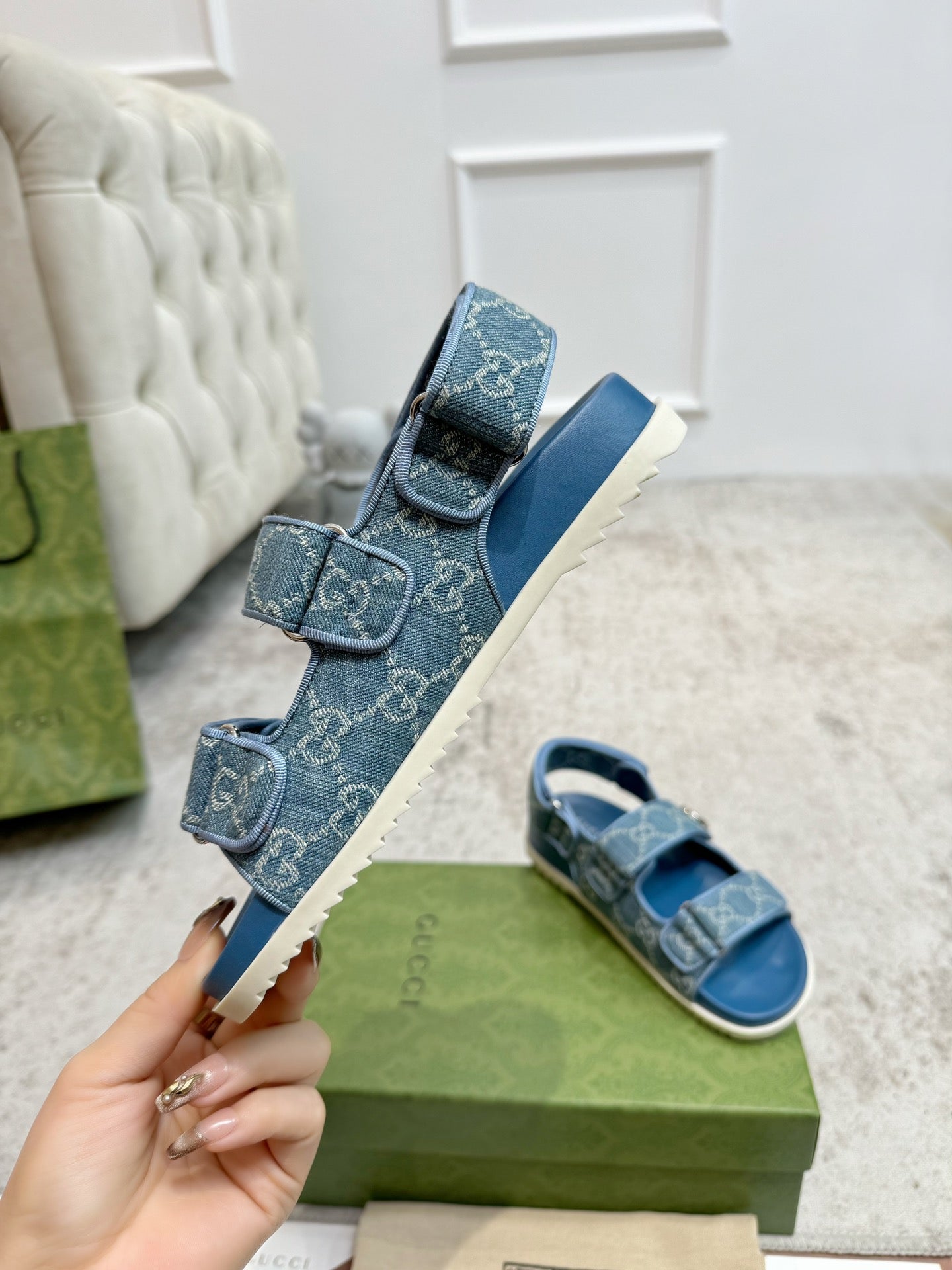New GG Velcro flat sandals VIP  1：1
