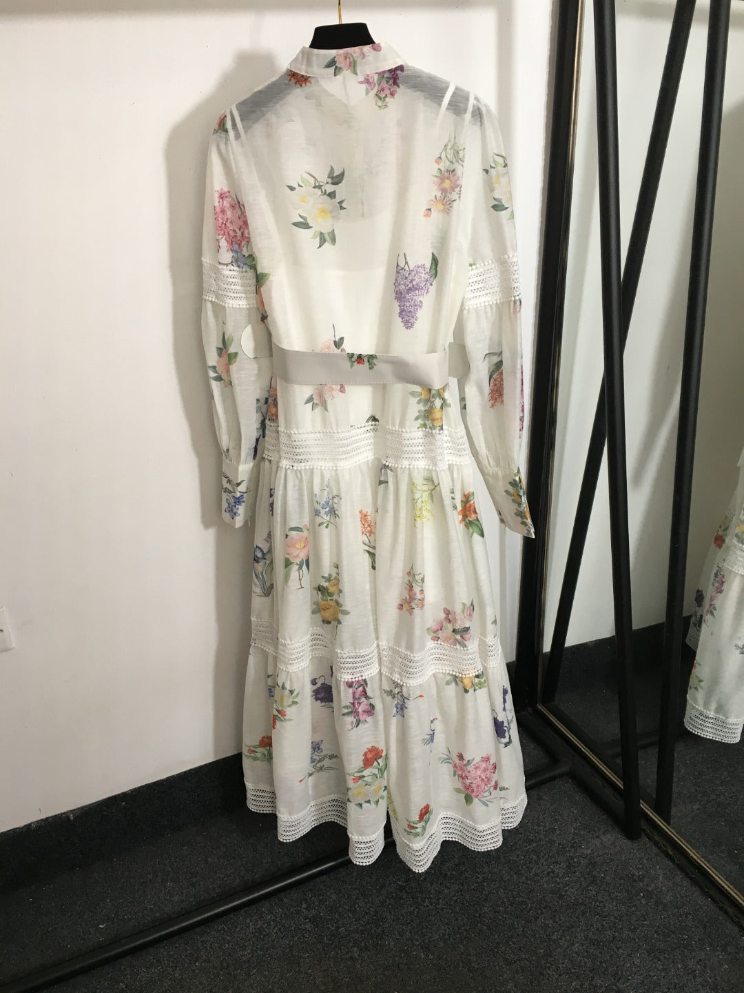 Zim** Linen colorful flower print Pearl button collar waist long sleeve dress with belt and suspender lining, white