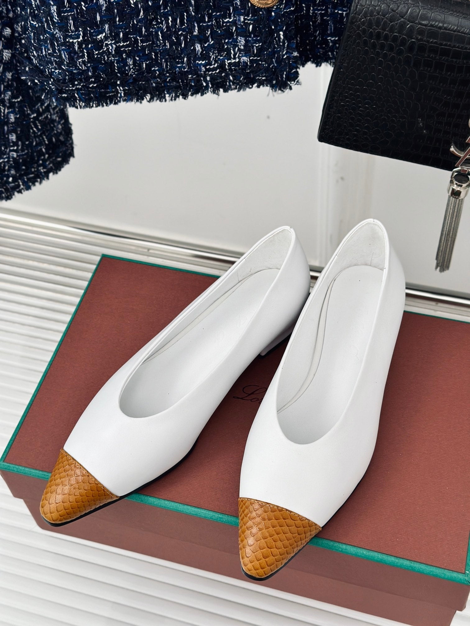 Loro Pia**/ Top quality classic beautiful retro witch color matching flat shoes VIP1:1